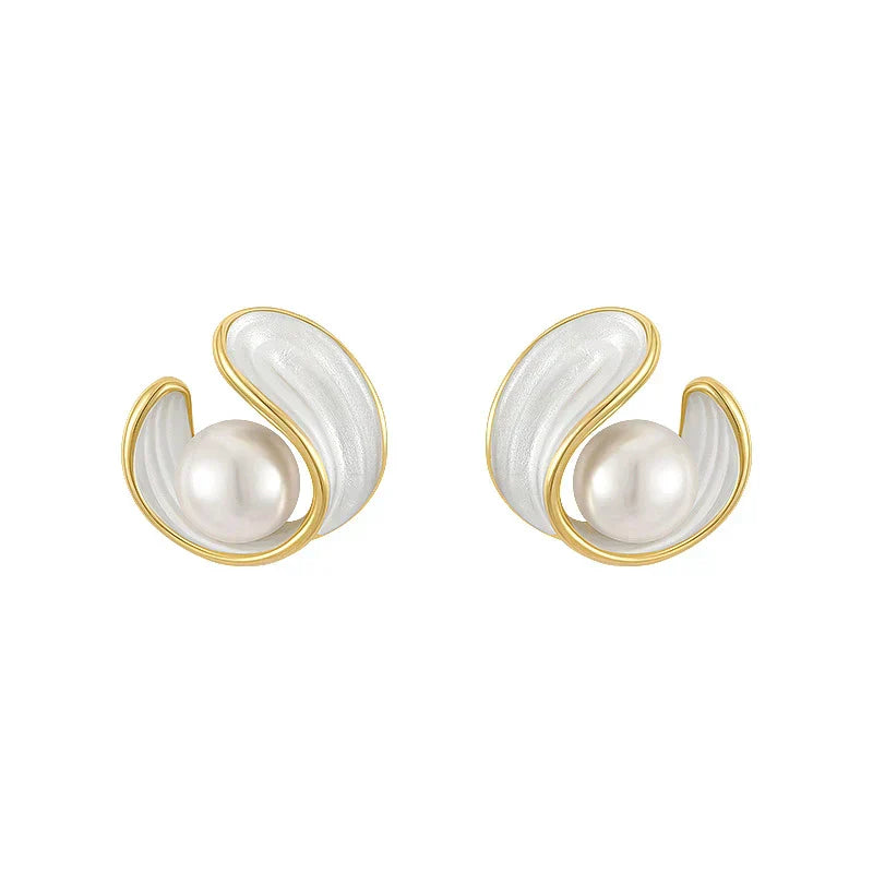 LUXE WITTE OPALEN GOUDEN OORBELLETS